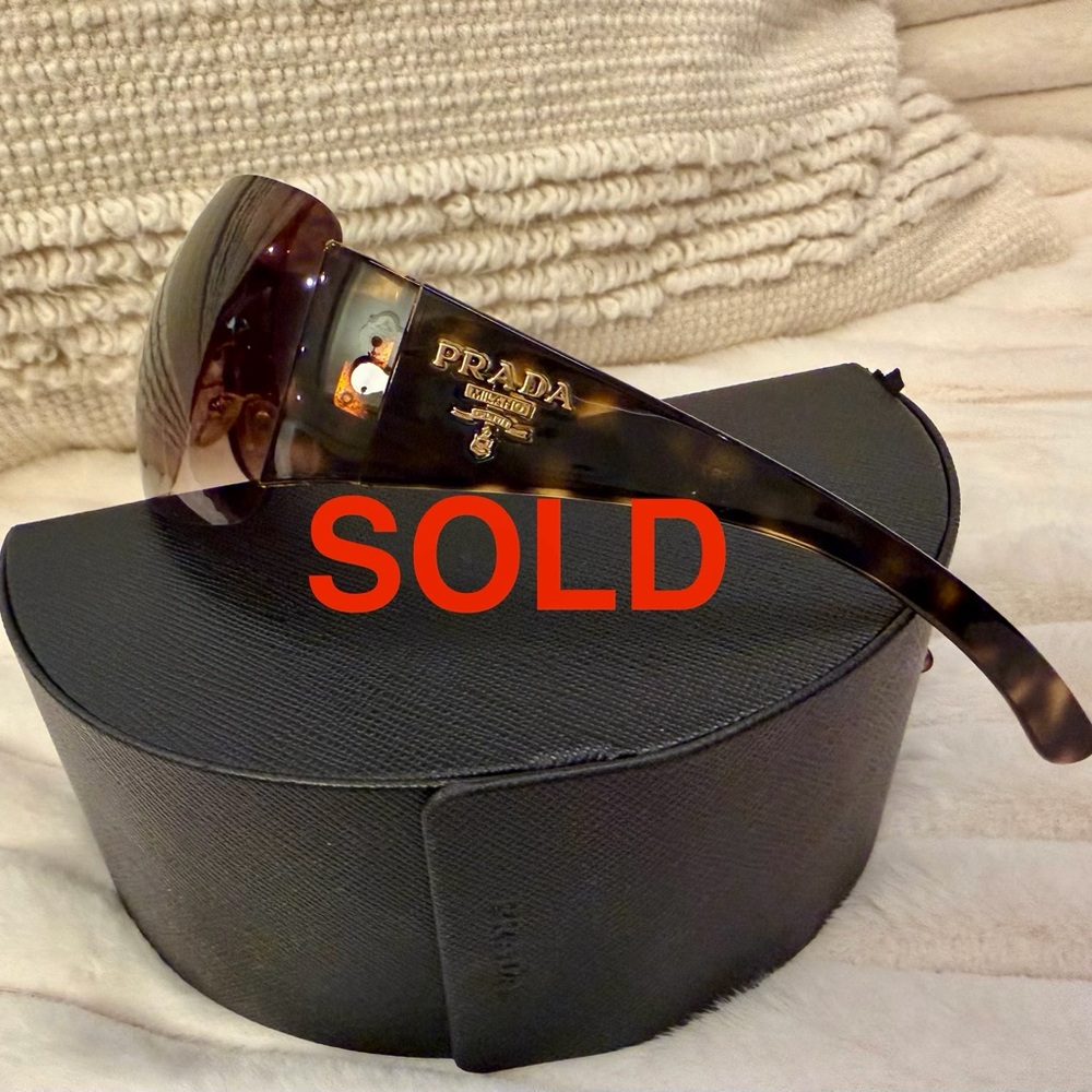 ❗️SOLD❗️!Pristine! Prada Tortoiseshell Shield Sunglasses with Gold Logo